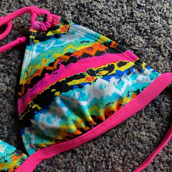 Delia’s Colorful Pink Print Bikini NEW - Picture 3 of 7